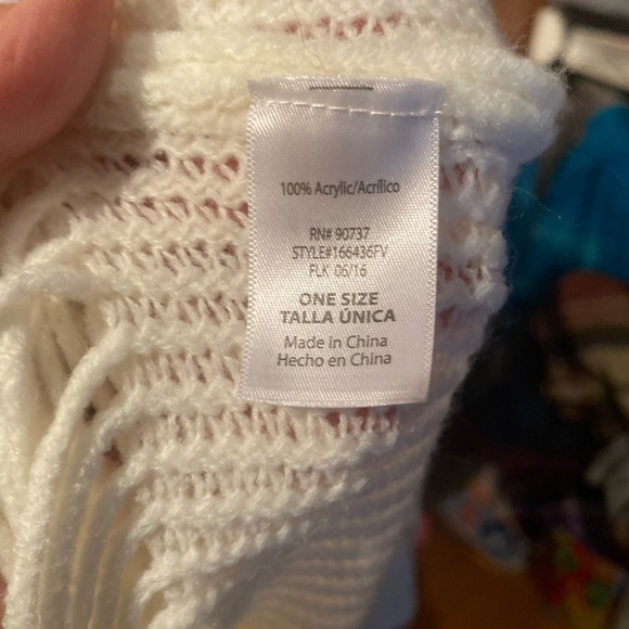 ***BUNDLE****- (5) ladies scarves 🧣 - Picture 12 of 16